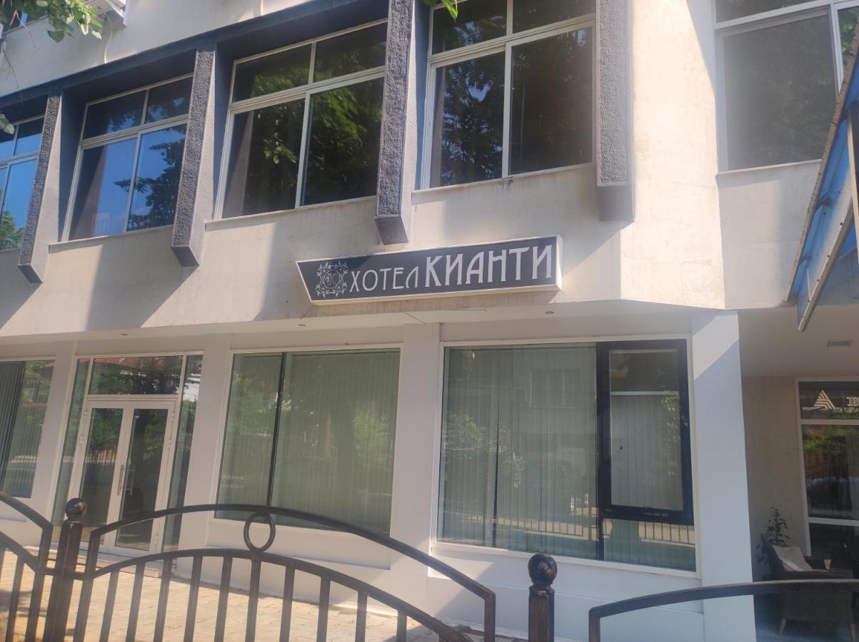 Hotel Кианти Kŭrdzhali Esterno foto