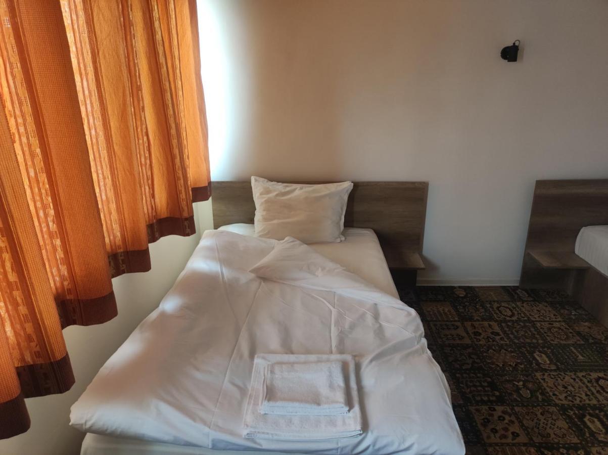 Hotel Кианти Kŭrdzhali Esterno foto