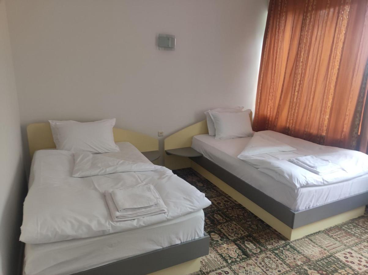 Hotel Кианти Kŭrdzhali Esterno foto