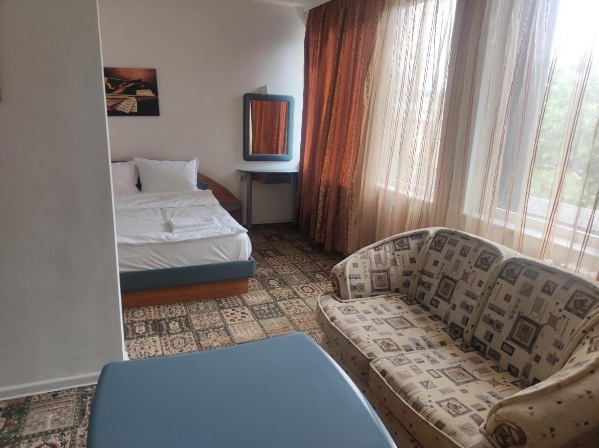 Hotel Кианти Kŭrdzhali Esterno foto