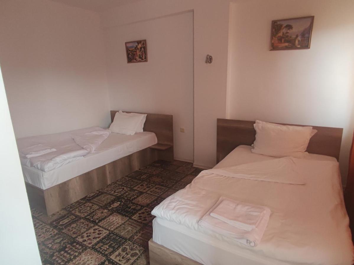 Hotel Кианти Kŭrdzhali Esterno foto
