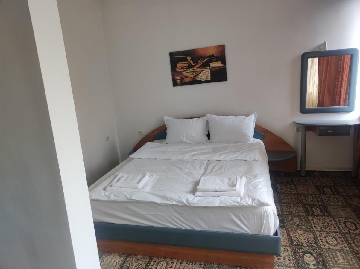 Hotel Кианти Kŭrdzhali Esterno foto