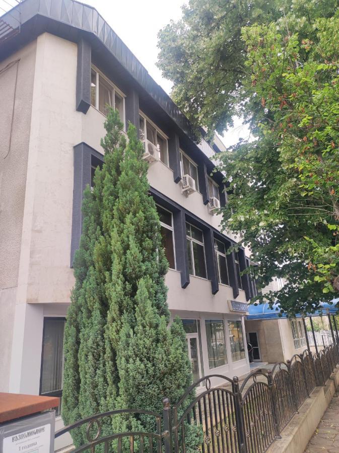 Hotel Кианти Kŭrdzhali Esterno foto